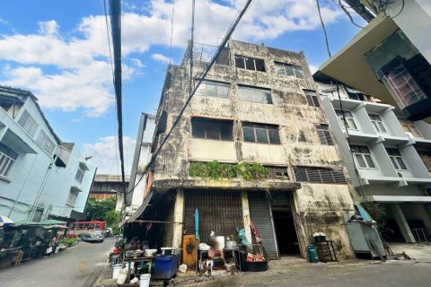 Commercial property in Bangkok, Thailand 217.6 sq.m. № 86905 - photo 7