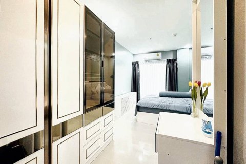 Кондоминиум с 2 спальнями в Бангкапи, Бангкок, Таиланд № 86095 - фото 9