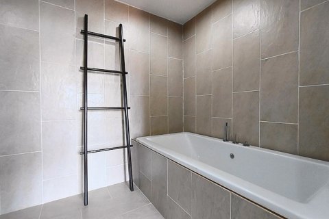 Condo in Hua Hin, Thailand, 2 bedrooms  № 125493 - photo 12