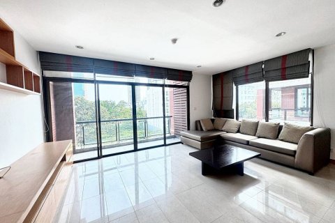 Condo in Bangkok, Thailand, 2 bedrooms  № 105216 - photo 1