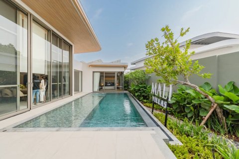 Villa in Phuket, Thailand 3 bedrooms № 133011 - photo 1
