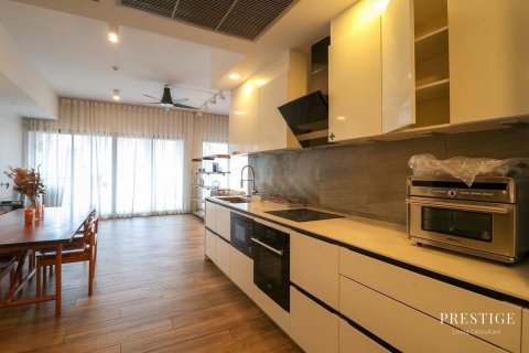 Condo in Watthana, Bangkok, Thailand, 4 bedrooms  № 124058 - photo 15