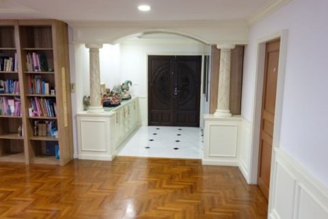 Кондоминиум с 4 спальнями в Клонг Тоэй, Бангкок, Таиланд № 123932 - фото 5