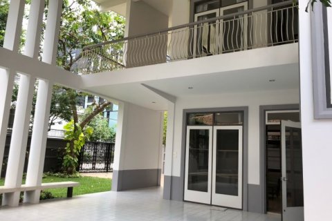House in Watthana, Bangkok, Thailand 3 bedrooms № 124054 - photo 1