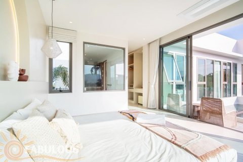 Villa in Rawai, Thailand 4 bedrooms № 124359 - photo 12