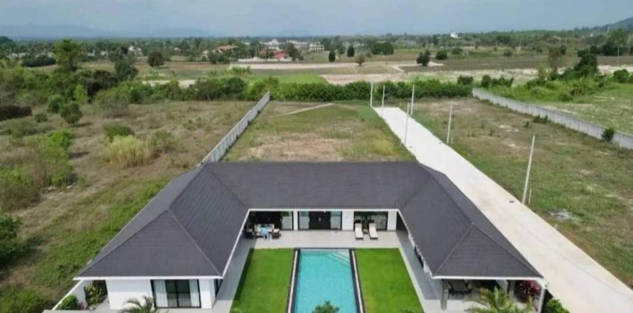 Villa in Hua Hin, Thailand 5 bedrooms № 124376