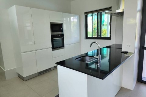 Вилла в Хуа Хине, Таиланд с 4 спальнями  № 124604 - фото 5