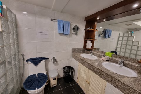 Condo in Kathu, Thailand, 2 bedrooms  № 141596 - photo 11