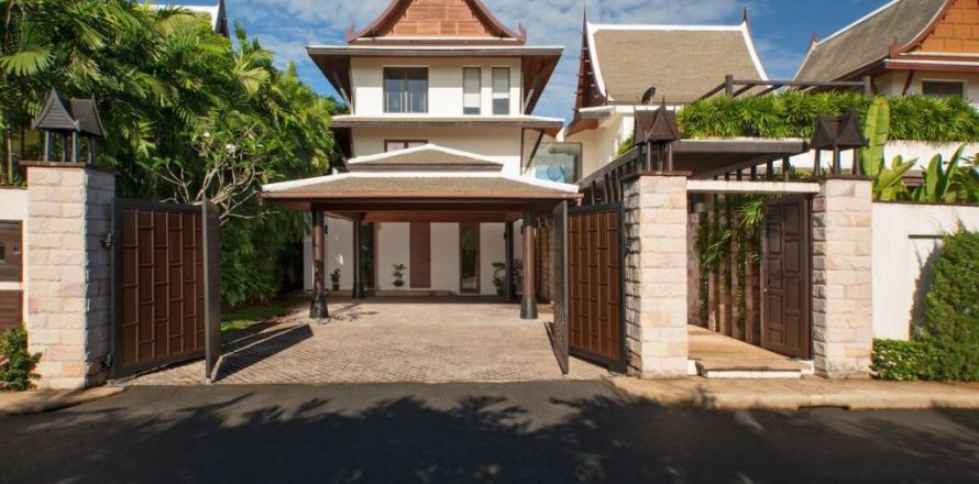 Villa in Ko Kaeo, Thailand 5 bedrooms № 105000