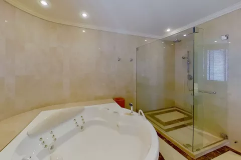 Penthouse in Watthana, Bangkok, Thailand 4 bedrooms № 141640 - photo 16