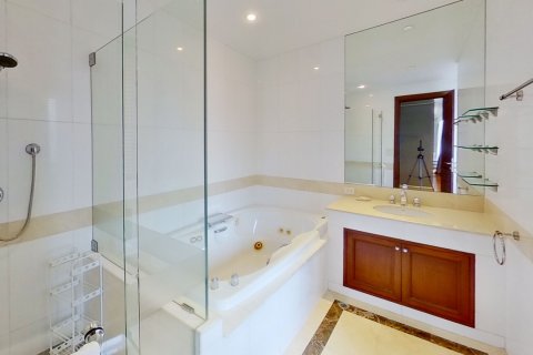 Penthouse in Watthana, Bangkok, Thailand 4 bedrooms № 141640 - photo 17