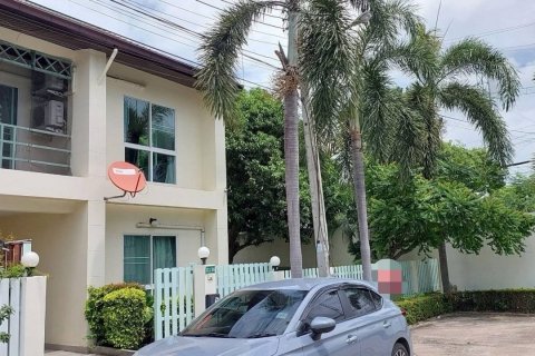 House in Chon Buri, Thailand 3 bedrooms № 119491 - photo 15