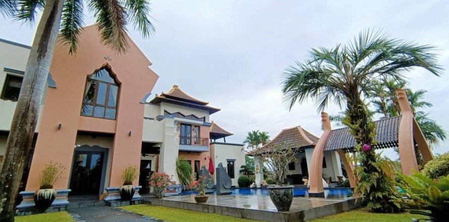 House in Pattaya, Thailand 4 bedrooms № 119488