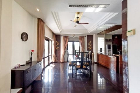 House in Pattaya, Thailand 4 bedrooms № 119488 - photo 10