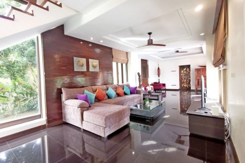 House in Pattaya, Thailand 4 bedrooms № 119488 - photo 8
