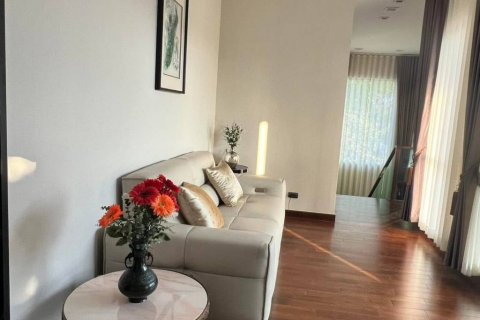 Дом в Бангкоке, Таиланд с 4 спальнями  № 125880 - фото 7