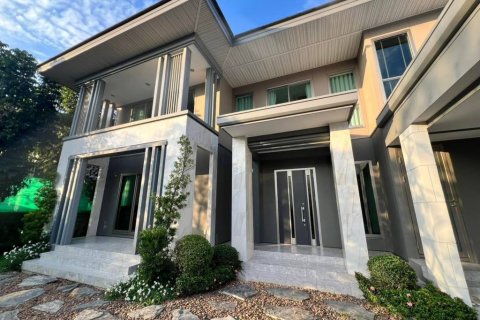 Дом в Бангкоке, Таиланд с 4 спальнями  № 125880 - фото 1