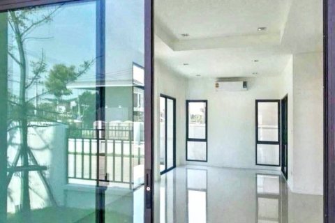 House in Saphan Sung, Bangkok, Thailand 3 bedrooms № 125879 - photo 1
