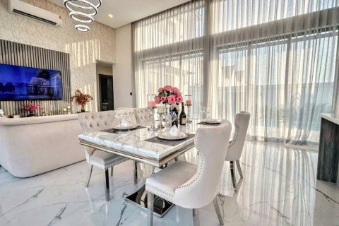 Villa in Bang Lamung, Thailand 4 bedrooms № 124659 - photo 5