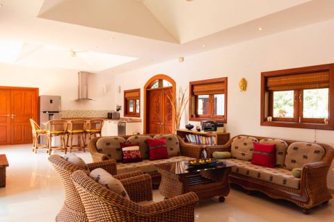 Вилла в Хуа Хине, Таиланд с 5 спальнями  № 124657 - фото 4