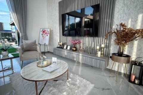 Villa in Bang Lamung, Thailand 3 bedrooms № 124656 - photo 2