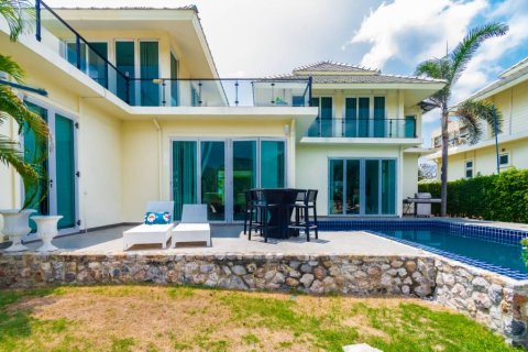 Вилла в Хуа Хине, Таиланд с 4 спальнями  № 85736 - фото 1