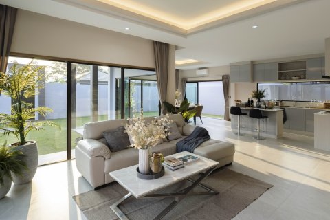 Villa in Pattaya, Thailand 3 bedrooms № 130466 - photo 7