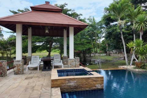 Villa in Pattaya, Thailand 6 bedrooms № 130467 - photo 24