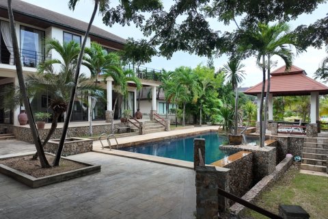 Villa in Pattaya, Thailand 6 bedrooms № 130467 - photo 27