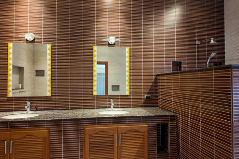 Villa in Pattaya, Thailand 6 bedrooms № 130467 - photo 18