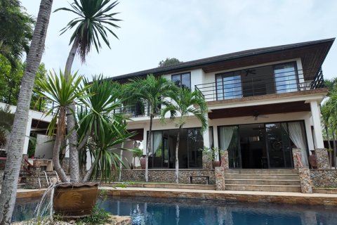 Villa in Pattaya, Thailand 6 bedrooms № 130467 - photo 2