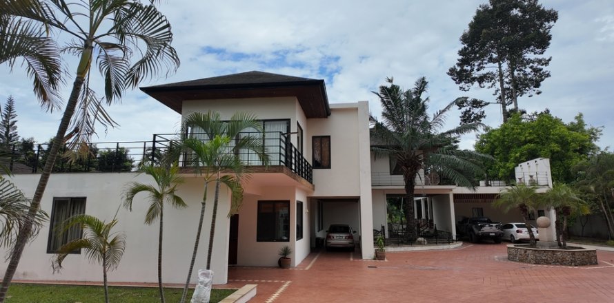 Villa in Pattaya, Thailand 6 bedrooms № 130467