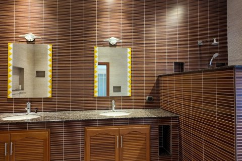 Villa in Pattaya, Thailand 6 bedrooms № 130467 - photo 18