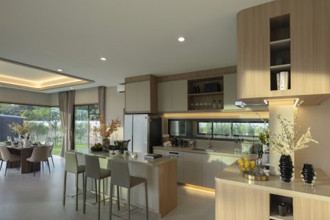 Villa in Pattaya, Thailand 4 bedrooms № 130464 - photo 14