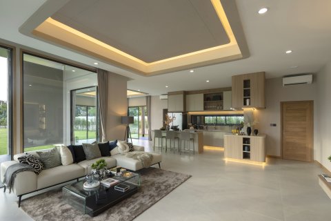 Villa in Pattaya, Thailand 4 bedrooms № 130464 - photo 4