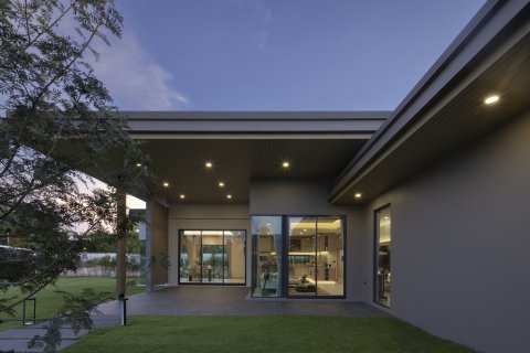 Villa in Pattaya, Thailand 4 bedrooms № 130464 - photo 2