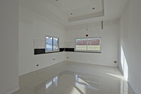 Chalet de 3 dormitorios en Pattaya, Tailandia № 130463 - foto 13