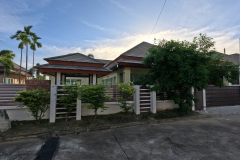 Chalet de 3 dormitorios en Pattaya, Tailandia № 130463 - foto 22