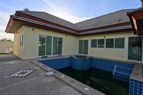 Chalet de 3 dormitorios en Pattaya, Tailandia № 130463 - foto 8
