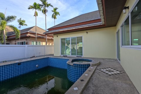 Chalet de 3 dormitorios en Pattaya, Tailandia № 130463 - foto 7