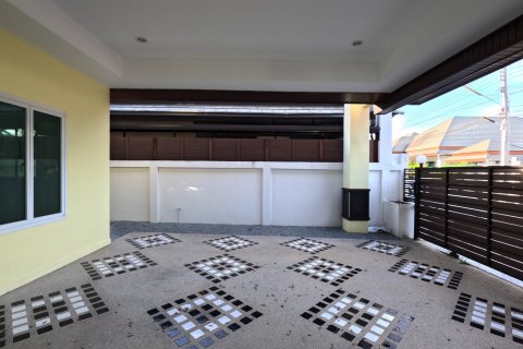 Chalet de 3 dormitorios en Pattaya, Tailandia № 130463 - foto 21