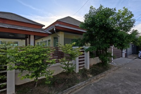 Chalet de 3 dormitorios en Pattaya, Tailandia № 130463 - foto 6