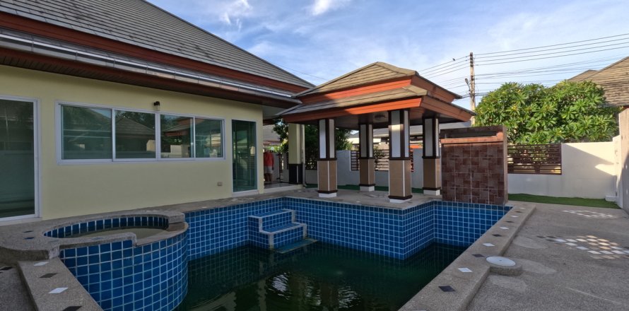 Chalet de 3 dormitorios en Pattaya, Tailandia № 130463