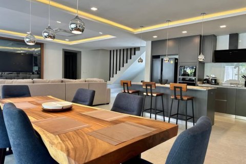 Villa in Pattaya, Thailand 5 bedrooms № 130462 - photo 13