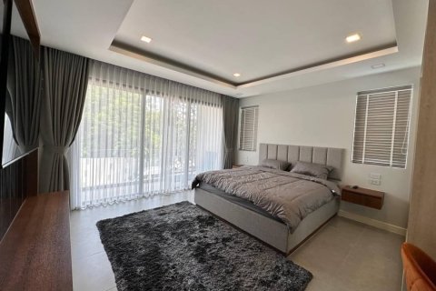 Villa in Pattaya, Thailand 5 bedrooms № 130462 - photo 6