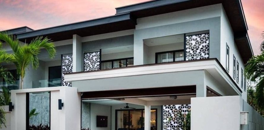 Villa in Pattaya, Thailand 5 bedrooms № 130462