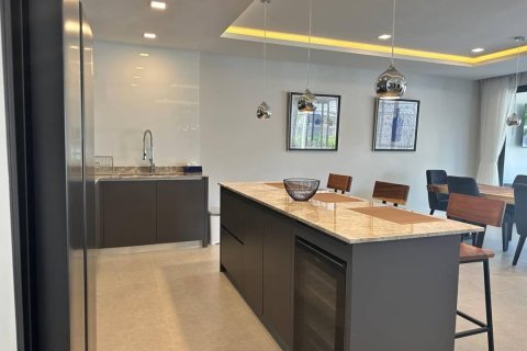 Villa in Pattaya, Thailand 5 bedrooms № 130462 - photo 11