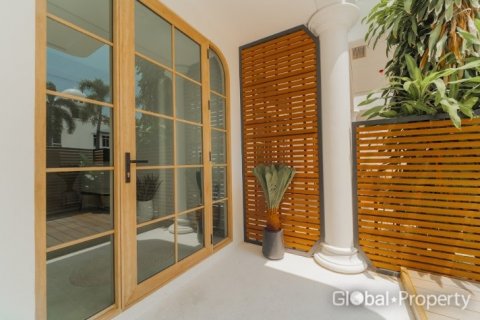 House in Pattaya, Thailand 3 bedrooms № 126576 - photo 3