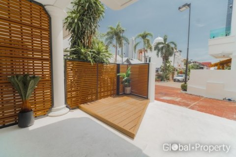 House in Pattaya, Thailand 3 bedrooms № 126576 - photo 2