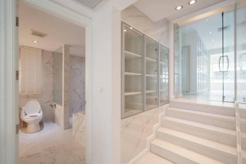 Дом в Бангкоке, Таиланд с 4 спальнями № 85844 - фото 10